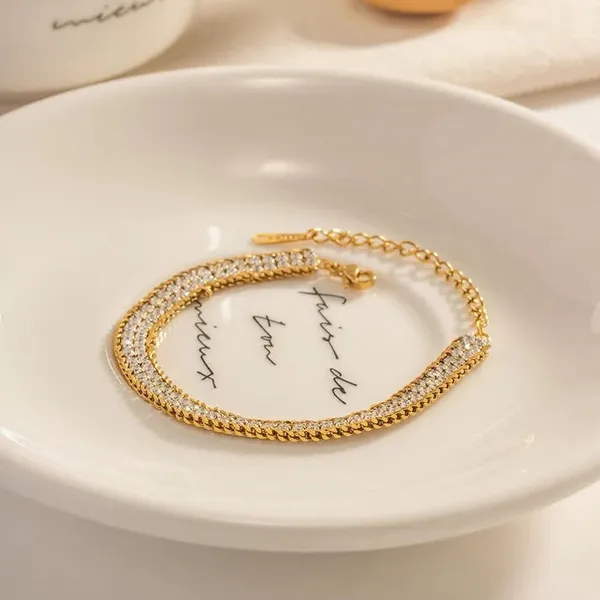 Golden_Stainless_Steel_And_Hypoallergenic_Coating_Bracelet_For_Women